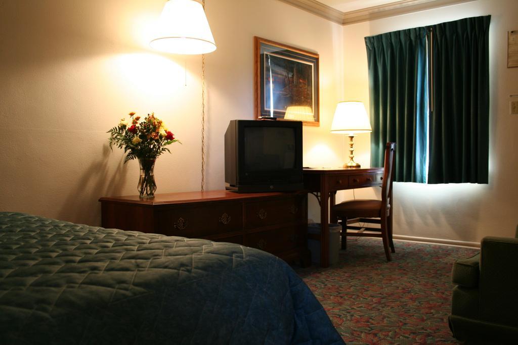 University Inn Cedar Falls Exteriér fotografie